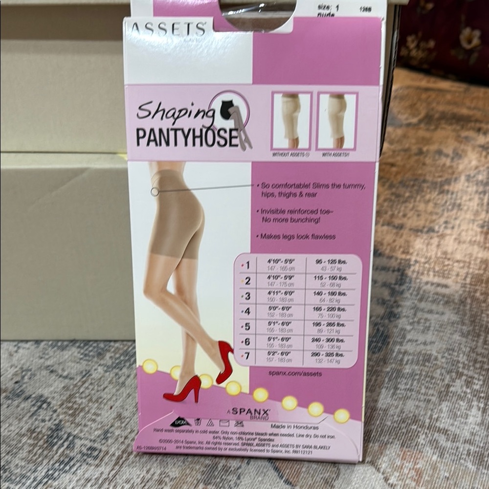 Assets by Sara Blakely Shaping Pantyhose in Nude - Picture 2 of 3